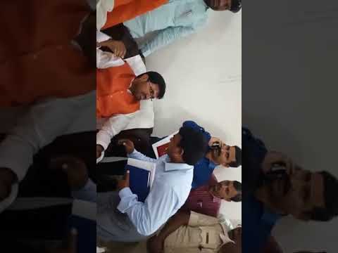 उस्मानाबाद – पालकमंत्री अर्जुन खोतकरांसमोरच शेतक-यांनी जिल्हा बँकेच्या संचालकांना धरलं धारेवर ! VIDEO